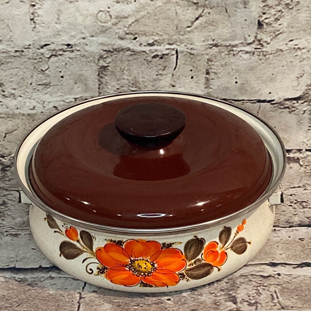 Vintage Sanko Ware Showpans Enamel Cookware with lid